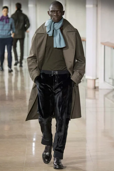 Look 24